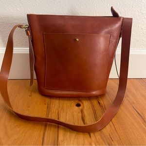 GORGEOUS leather Madewell “Bucket Transport” bag , zip-top, adj. strap length